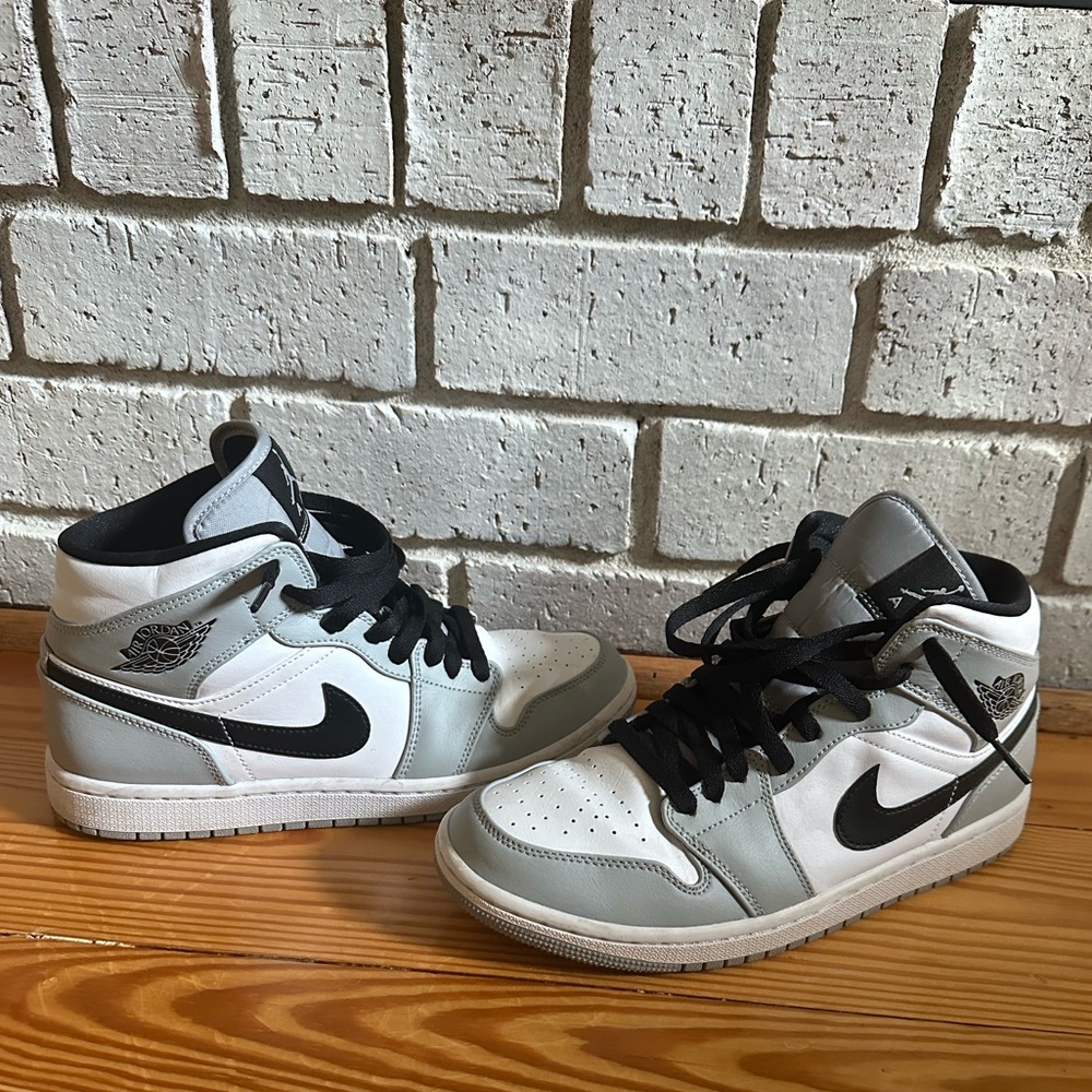 Air Jordan 1 Mid “Smoke Grey”